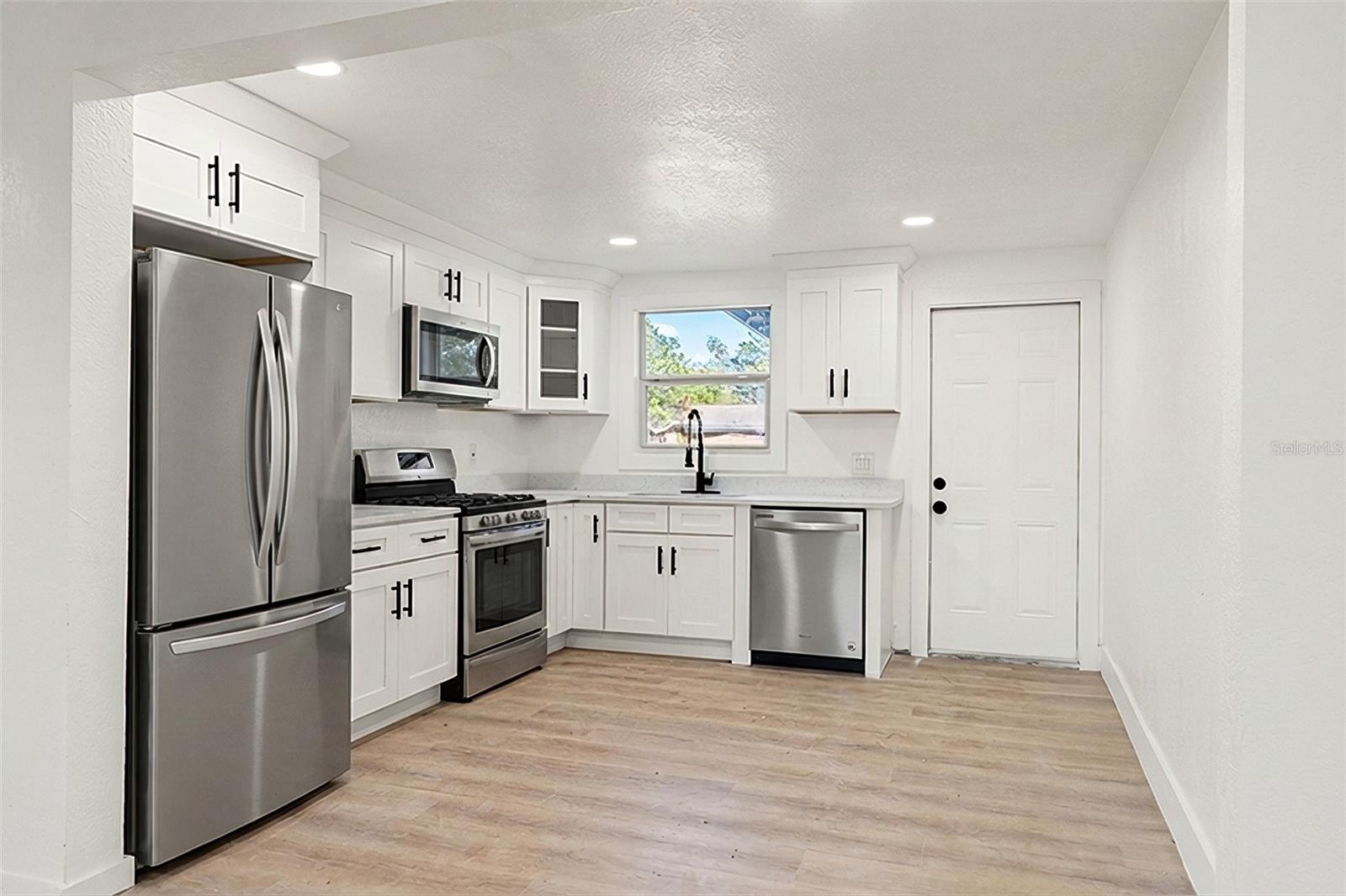 MANOR HILLS SUB - Residential Lease