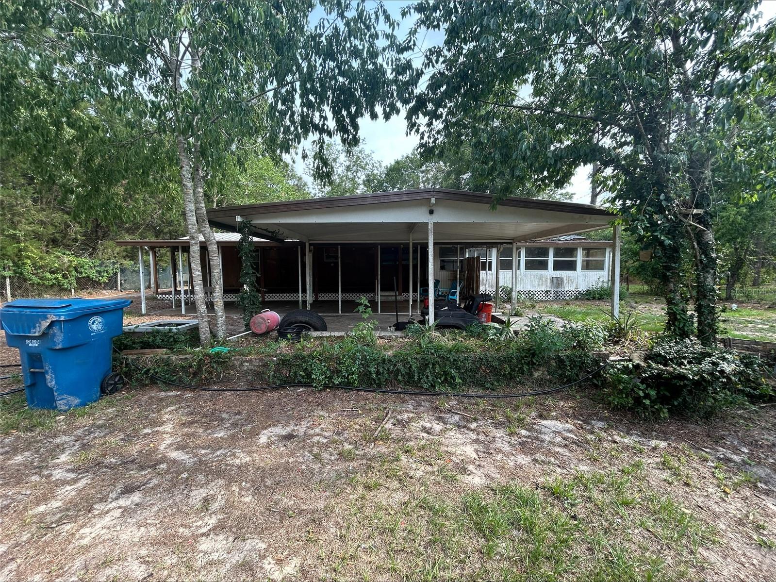 Price Reduction!!! Investor Special! 3-Bedroom, 2-Bath Mobile Home with Bonus Rooms on 1 Acre – Brooksville, FL
Opportunity knocks! This spacious 3-bedroom, 2-bath mobile home sits on a beautiful 1-acre lot in the heart of Brooksville, Florida, and is ready for your personal touch. With two large bonus rooms and a well-designed layout, this home offers plenty of potential for customization, renovation, or rental income.
Inside, you’ll find a split floor plan, ample living space, and solid bones—perfect for investors or DIY enthusiasts looking to restore and refresh a property. The two bonus rooms add flexibility for extra living space, office setups, or guest accommodations.
Situated on a peaceful and private acre, there’s room to expand, build a workshop, create a garden, or simply enjoy the quiet country surroundings. Located minutes from downtown Brooksville, you’ll have easy access to shopping, dining, and nature trails, all while enjoying the tranquility of rural living.
Bring your vision and make this property your own! With some TLC, this could be the perfect home or income-producing investment. Cash Only!