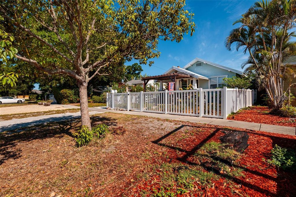 Photo of 2557 16th Avenue N, St Petersburg, FL 33713 (MLS # TB8504745)
