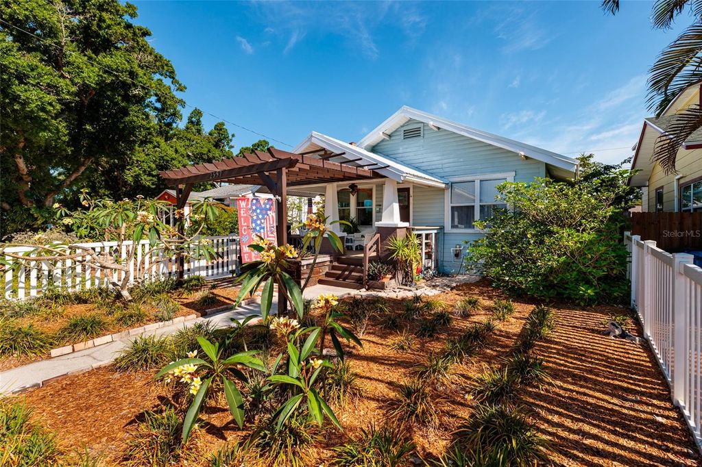 Photo of 2557 16th Avenue N, St Petersburg, FL 33713 (MLS # TB8504745)