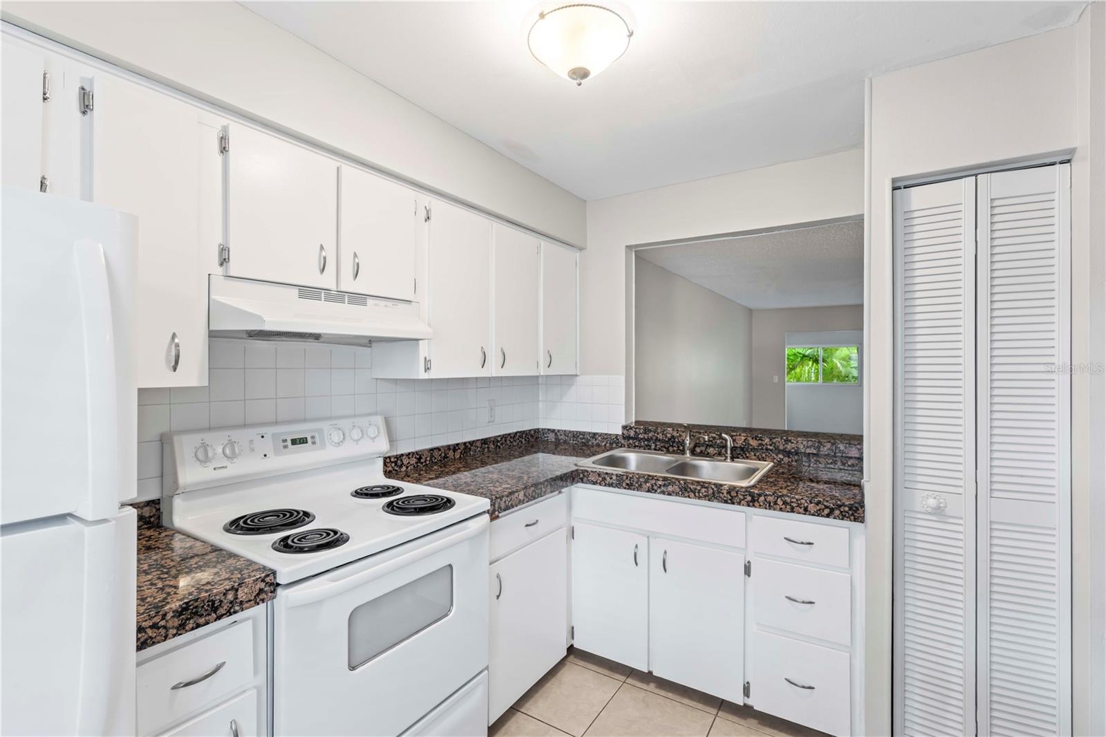 DEERWOOD GARDENS UNIT ONE - Residential