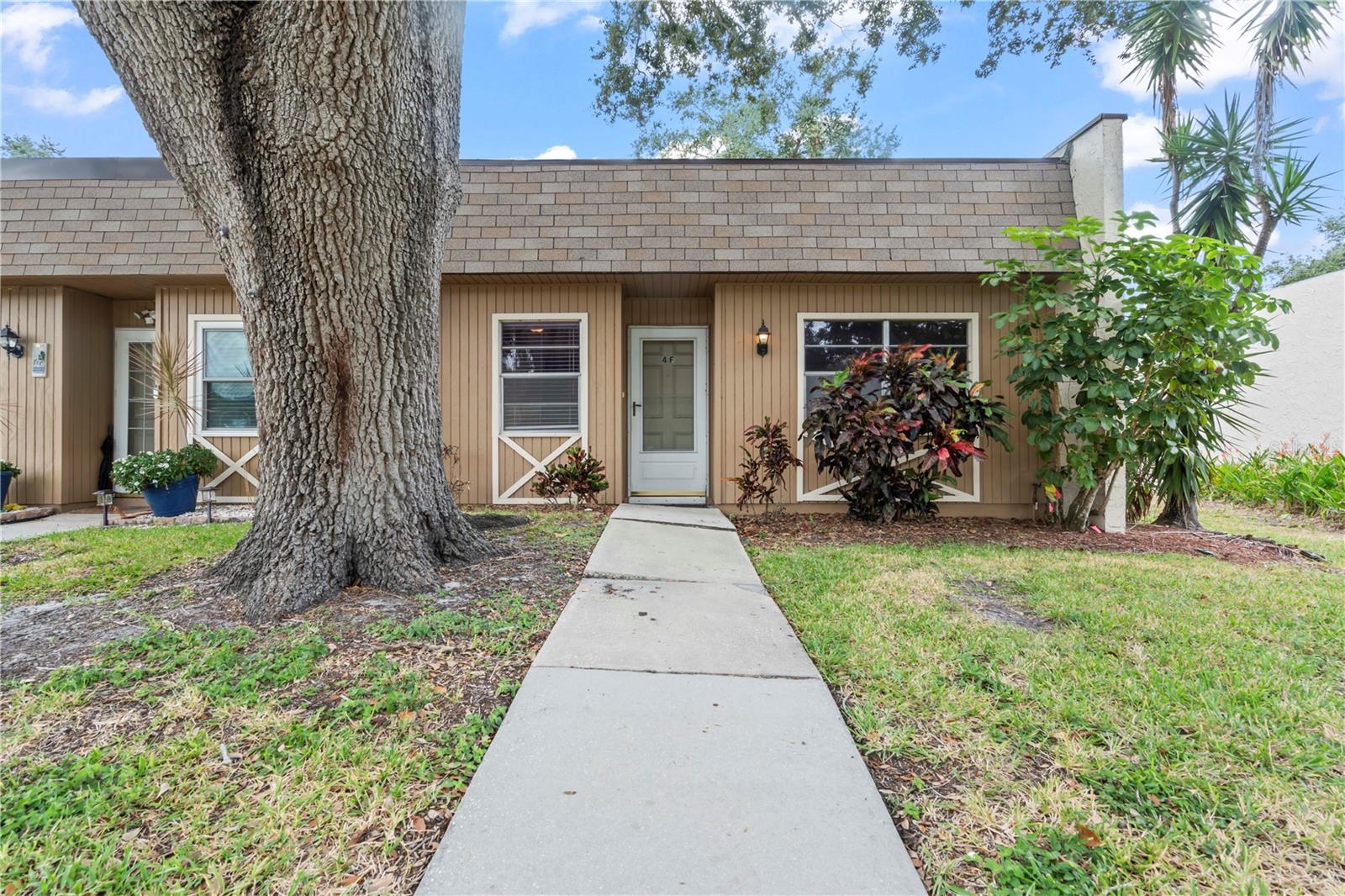 DEERWOOD GARDENS UNIT ONE - Residential