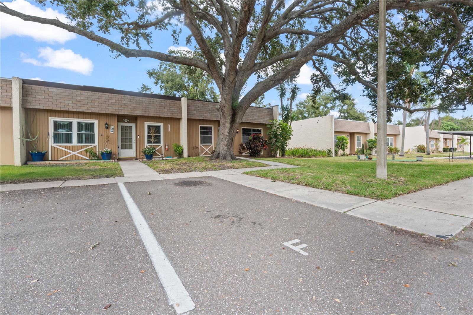 DEERWOOD GARDENS UNIT ONE - Residential