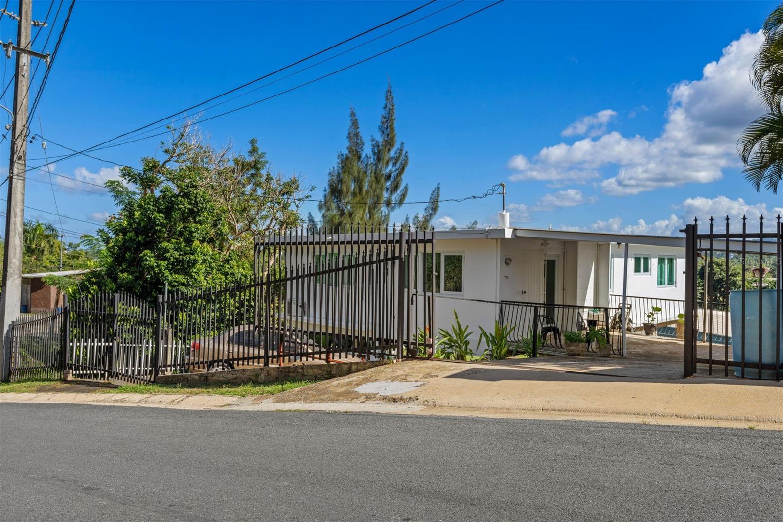 CAMINO JUANILLO FUENTES BARRIO SANTA ROSA - Residential
