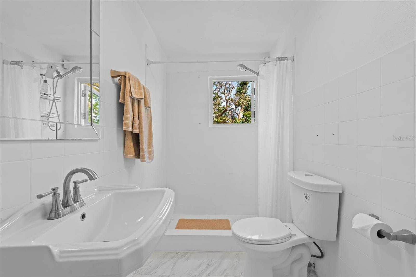 CAMINO JUANILLO FUENTES BARRIO SANTA ROSA - Residential