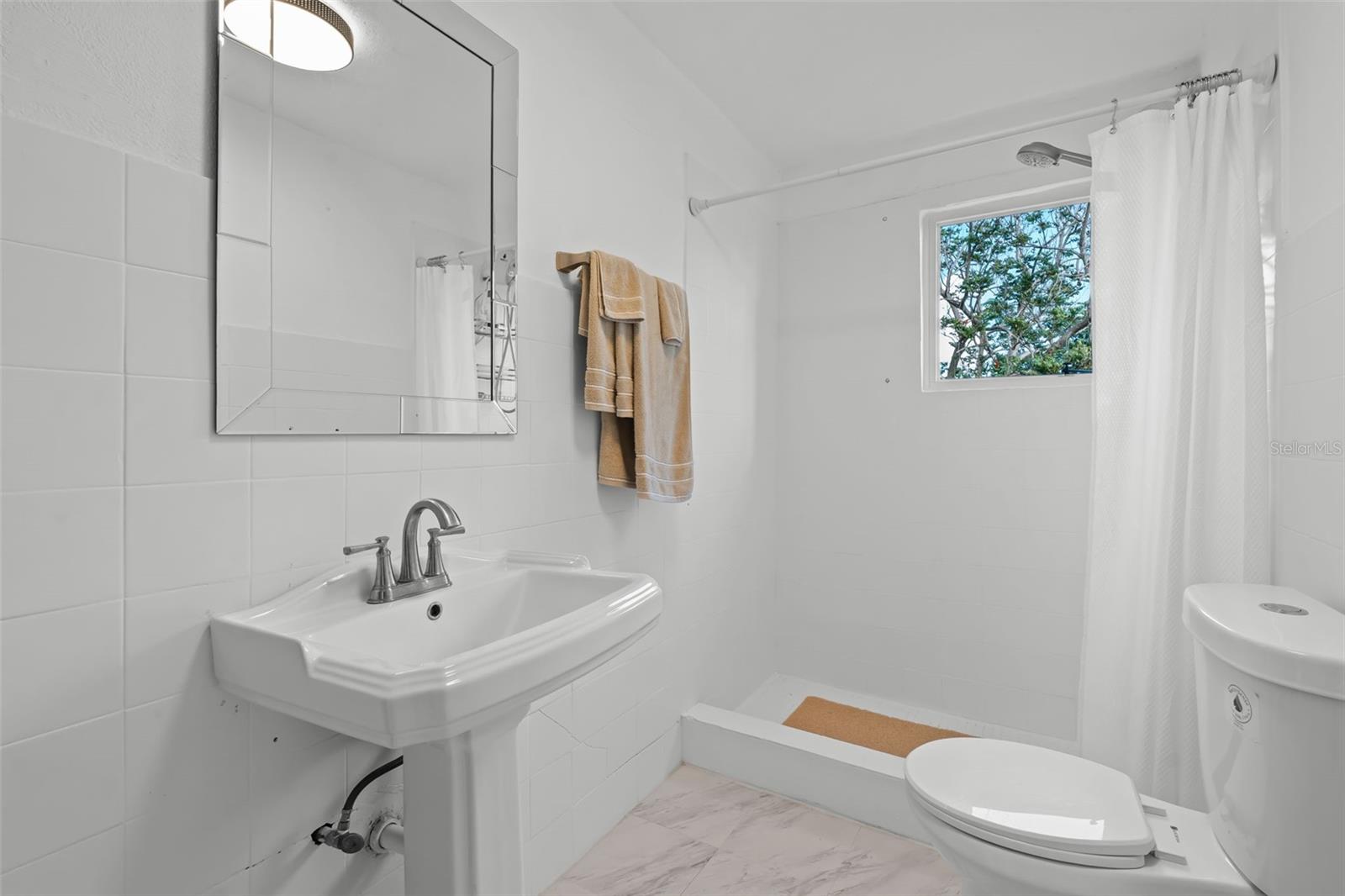 CAMINO JUANILLO FUENTES BARRIO SANTA ROSA - Residential