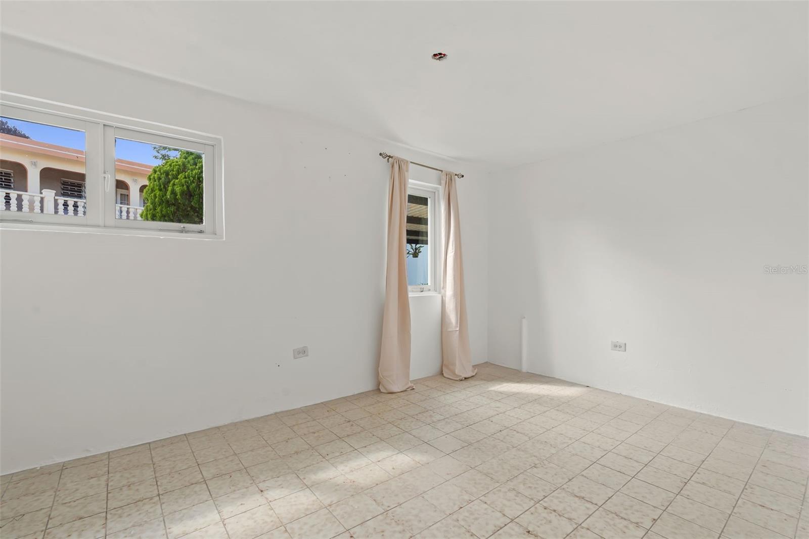 CAMINO JUANILLO FUENTES BARRIO SANTA ROSA - Residential