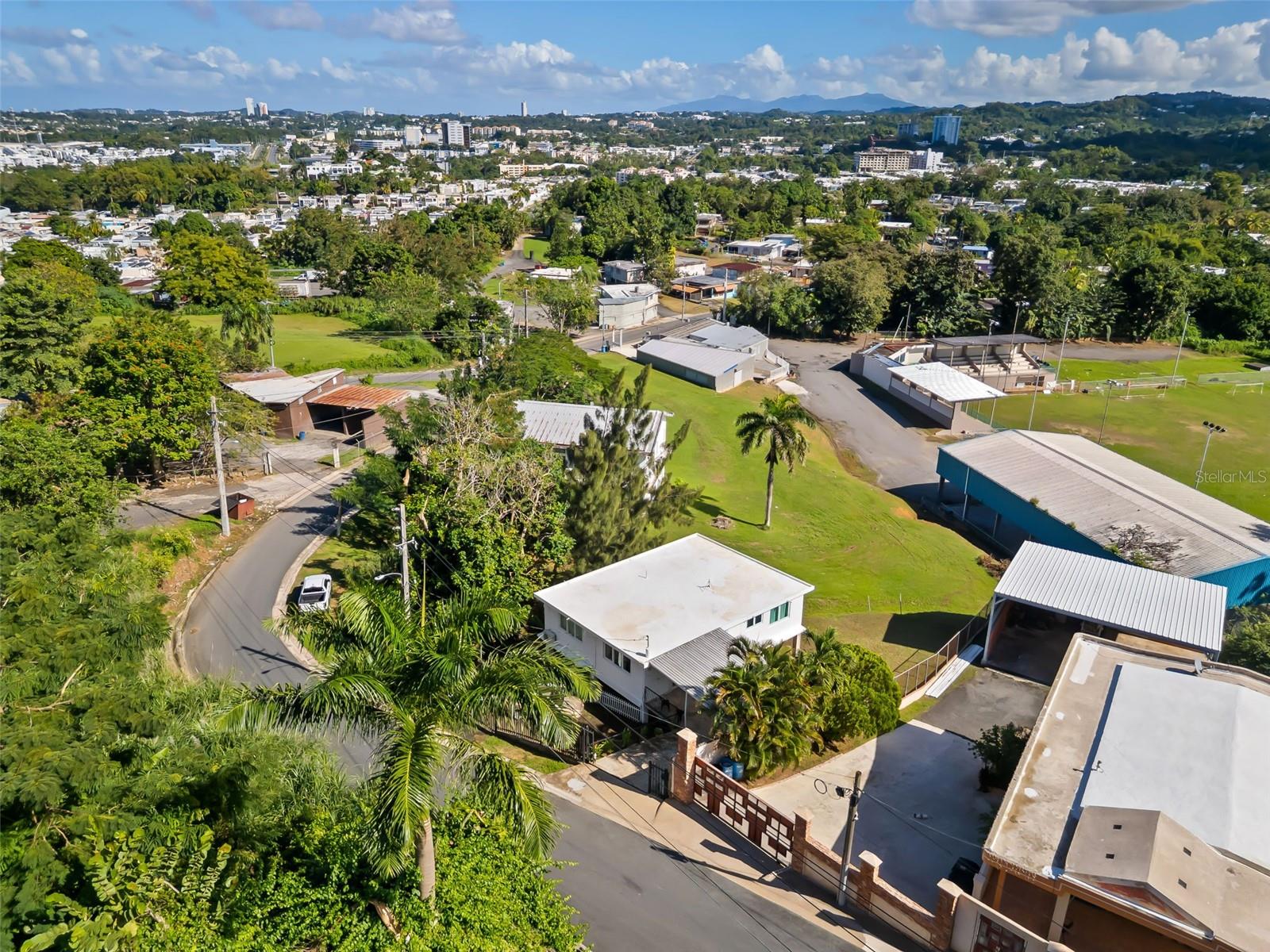 CAMINO JUANILLO FUENTES BARRIO SANTA ROSA - Residential