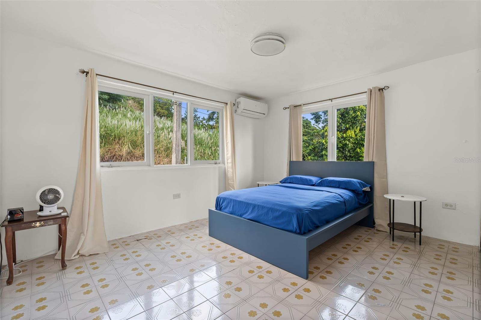 CAMINO JUANILLO FUENTES BARRIO SANTA ROSA - Residential