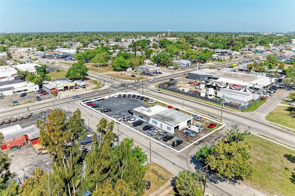 Photo of 2929 9th Street W, Bradenton, FL 34205 (MLS # A4689386)