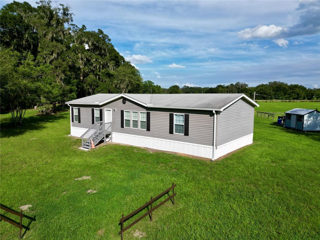 Photo of 4012 SE 150th Street, Summerfield, FL 34491 (MLS # OM704355)