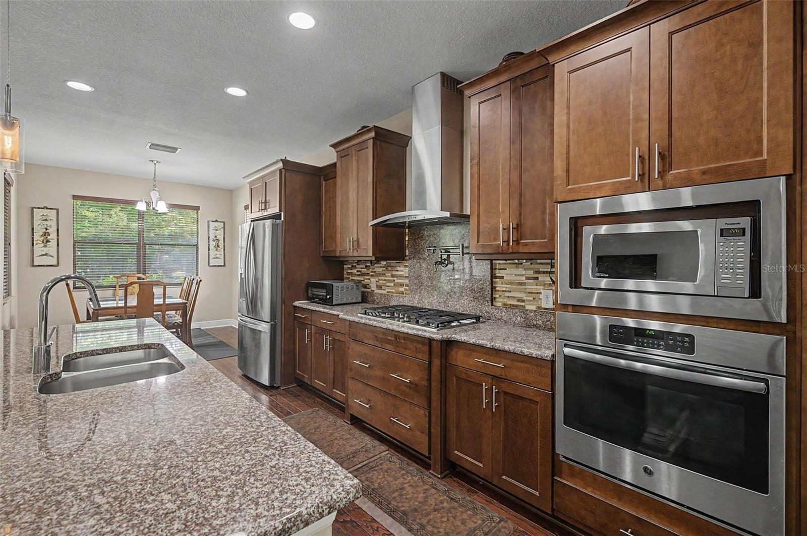 2234 HIGHWOOD COURT