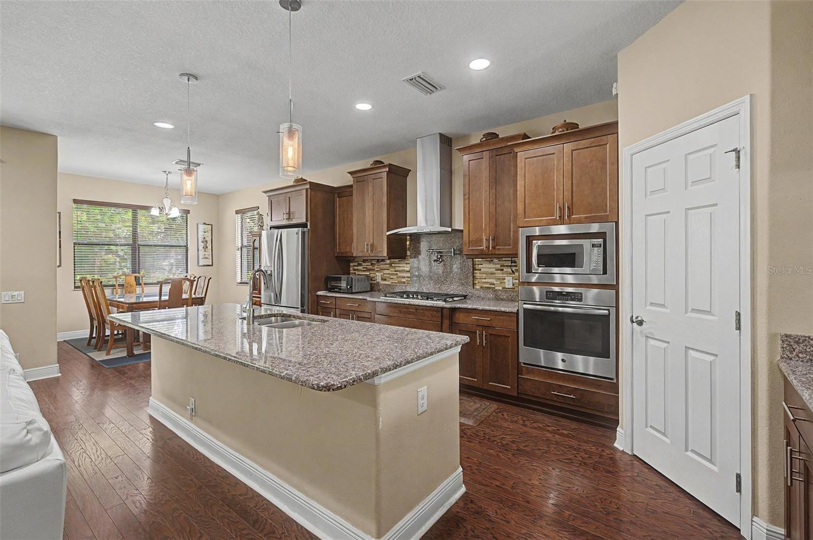 2234 HIGHWOOD COURT