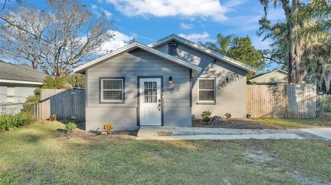 A home in LAKELAND