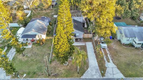 A home in LAKELAND