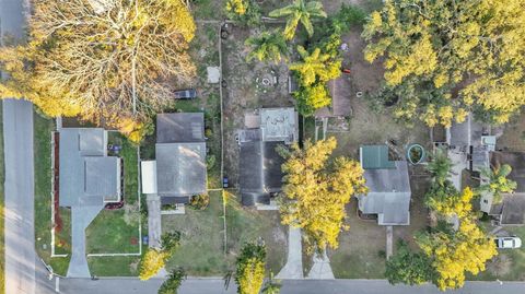 A home in LAKELAND