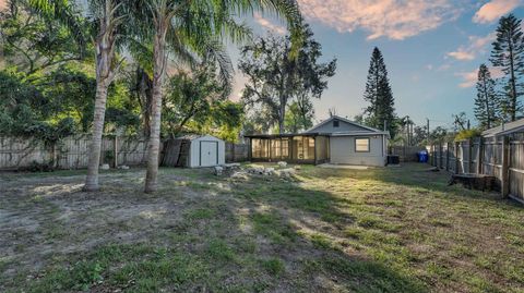 A home in LAKELAND