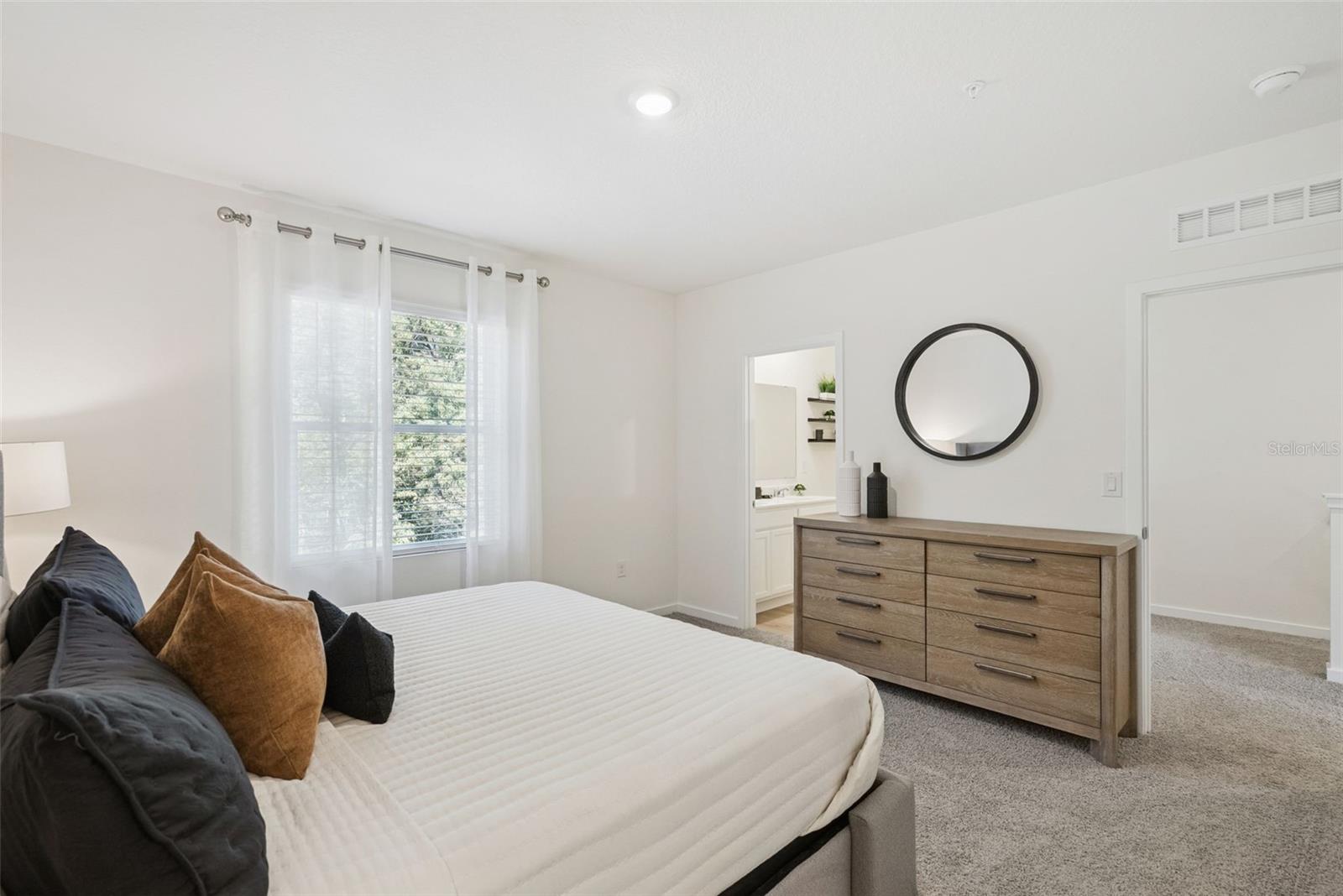 OAK POINTE - Residential