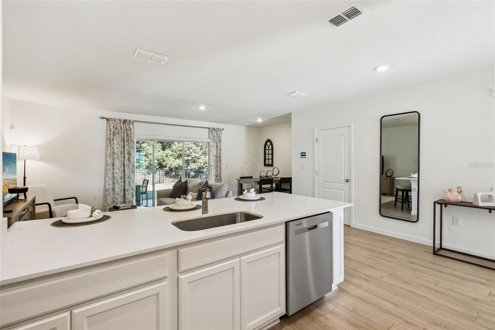 OAK POINTE - Residential