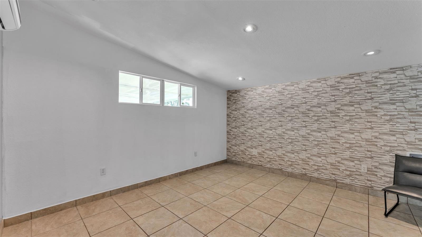 ASHLEY POINTE - Residential