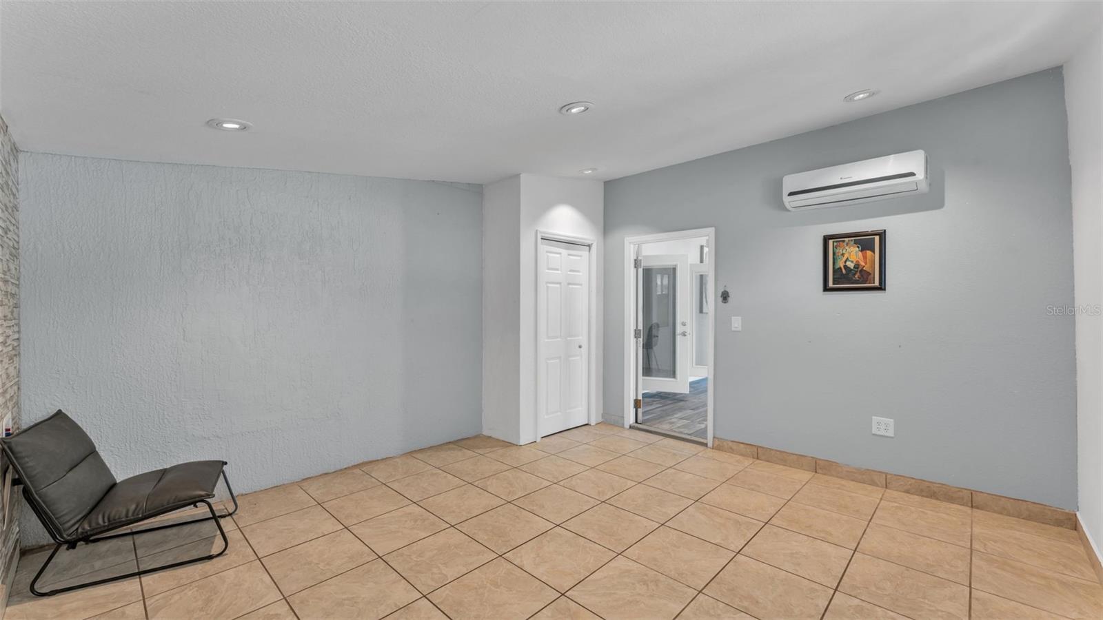 ASHLEY POINTE - Residential