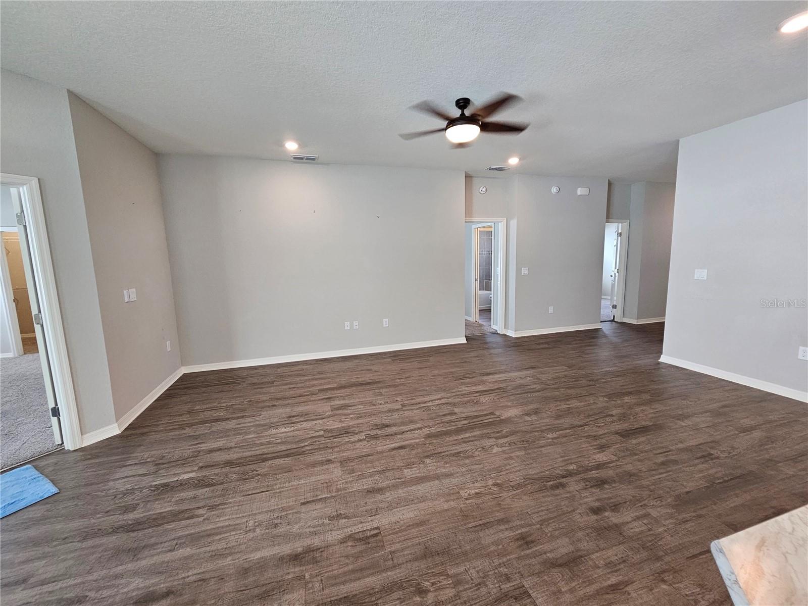 LANDINGS/EAGLE LAKE - Residential