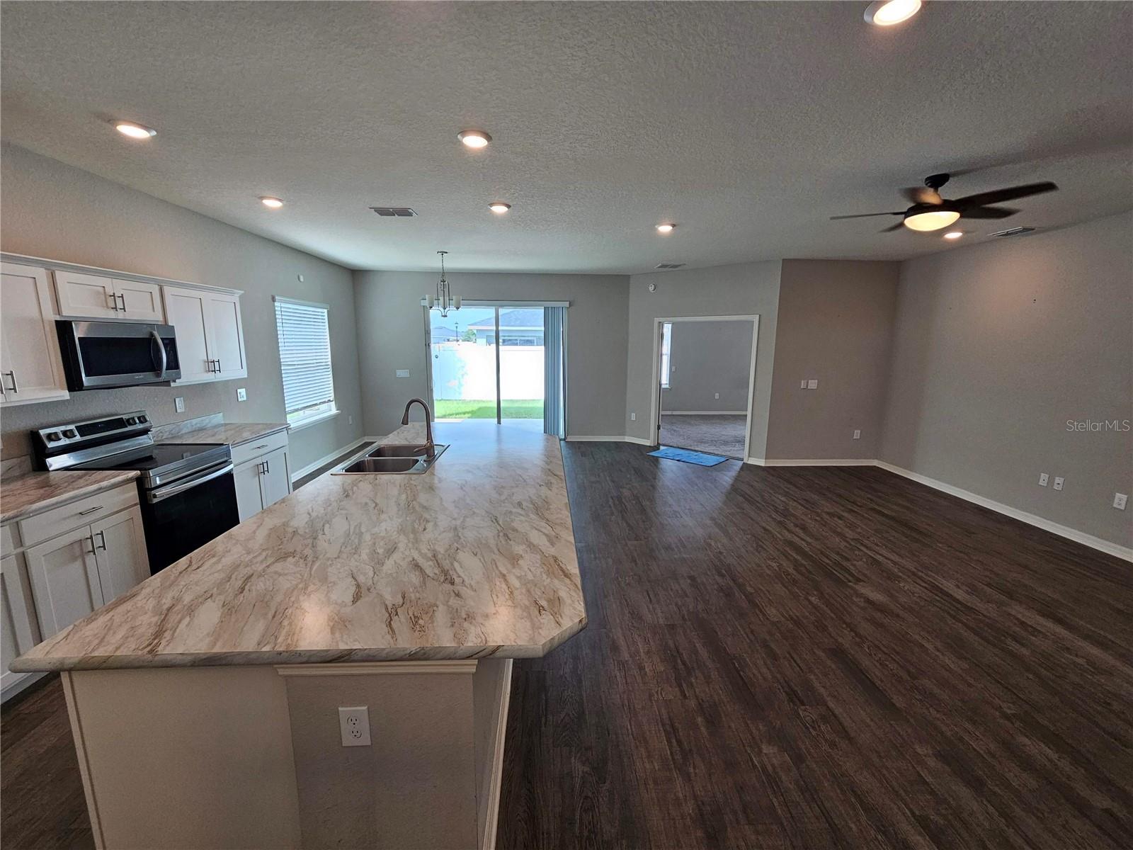 LANDINGS/EAGLE LAKE - Residential