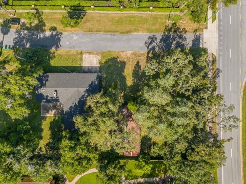 A home in LAKE MARY