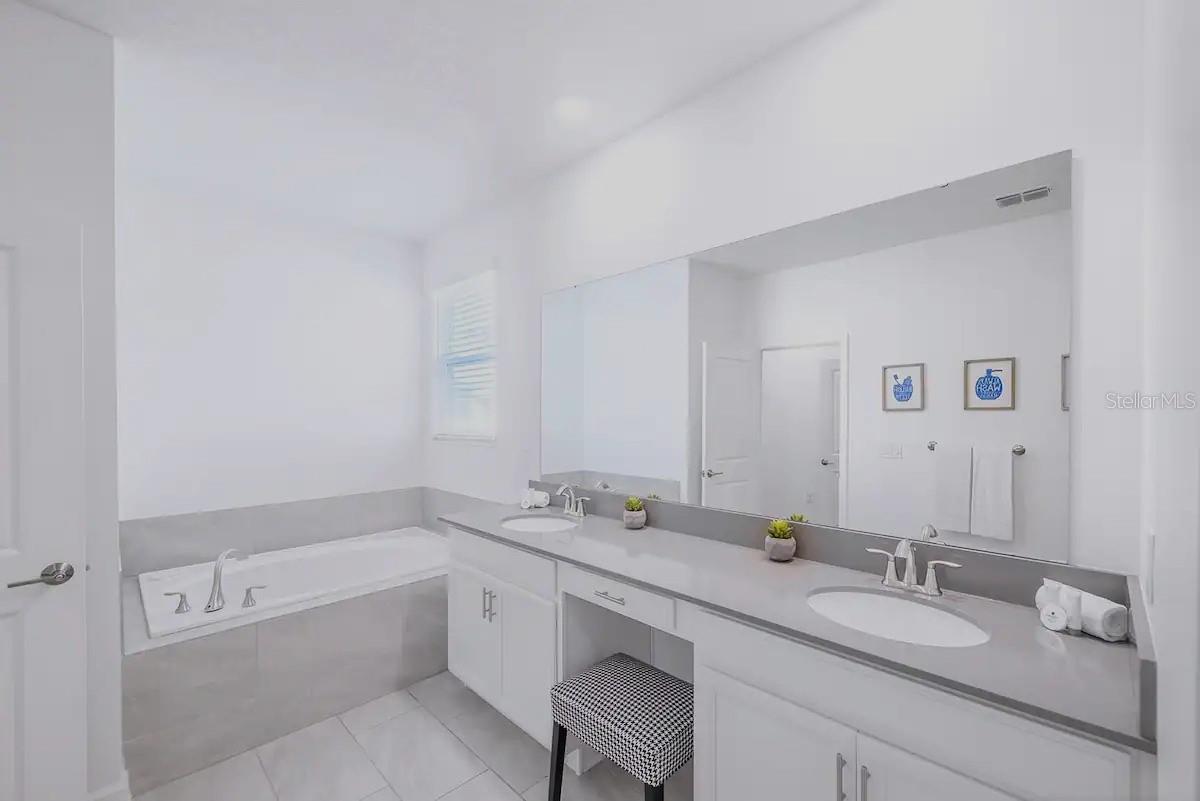 STOREY LAKE 4 - Residential