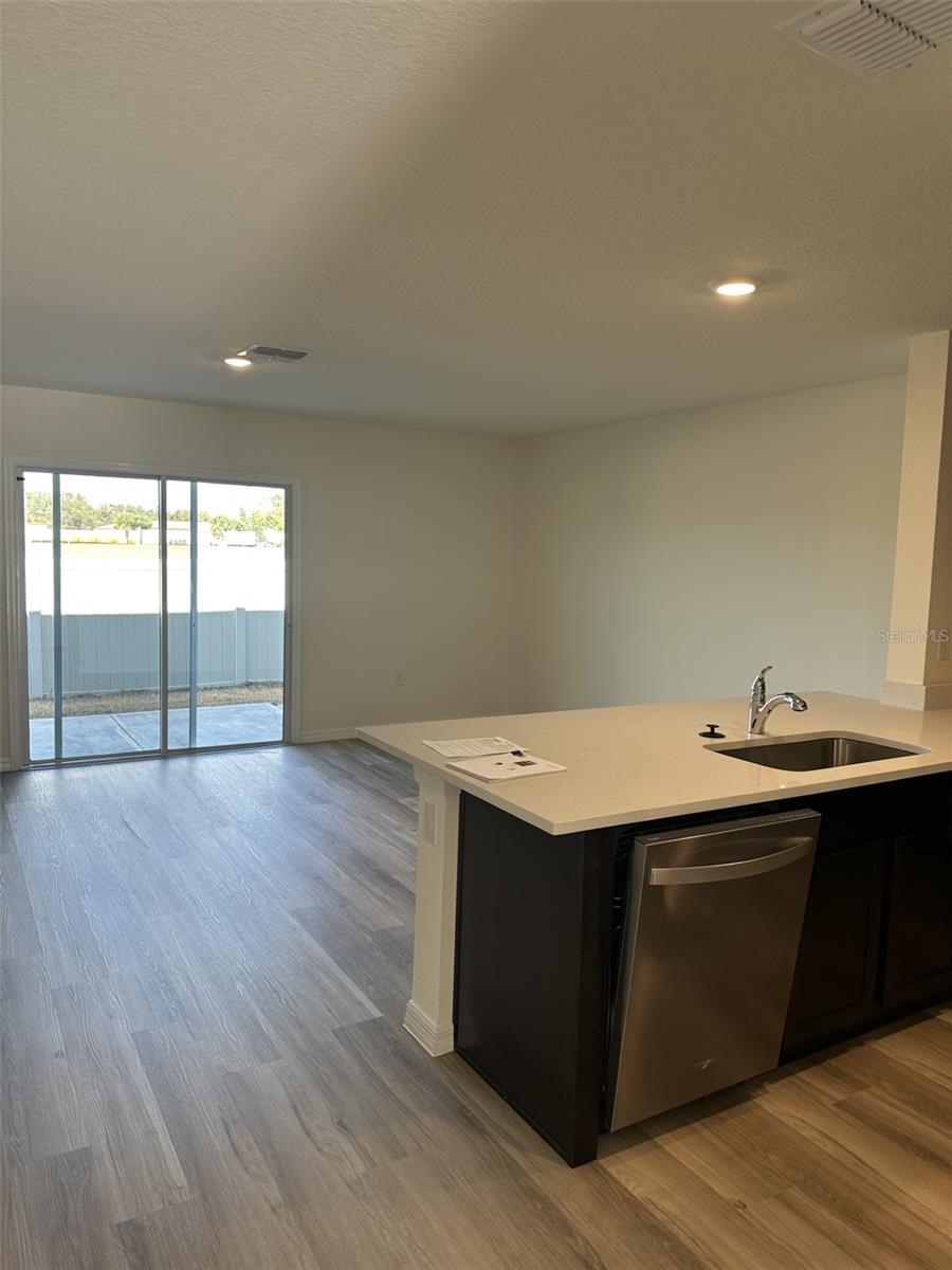 LAUREL COMMONS - Residential Lease