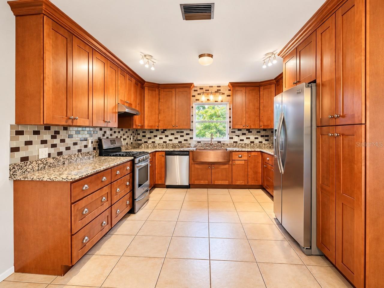 4709 BROOKSDALE DRIVE, SARASOTA, FL, 34232 3 4709 BROOKSDALE DRIVE