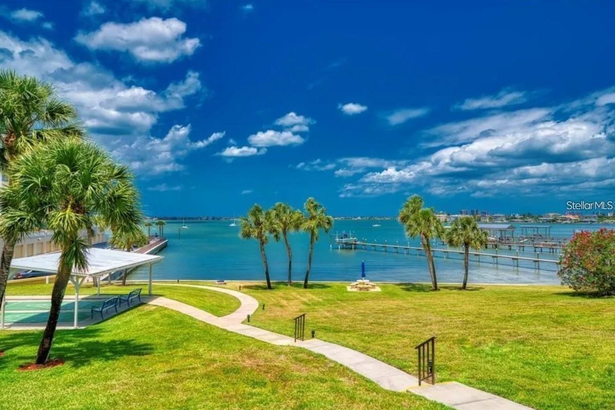 HARBOUR CLUB CONDO 2 - Residential