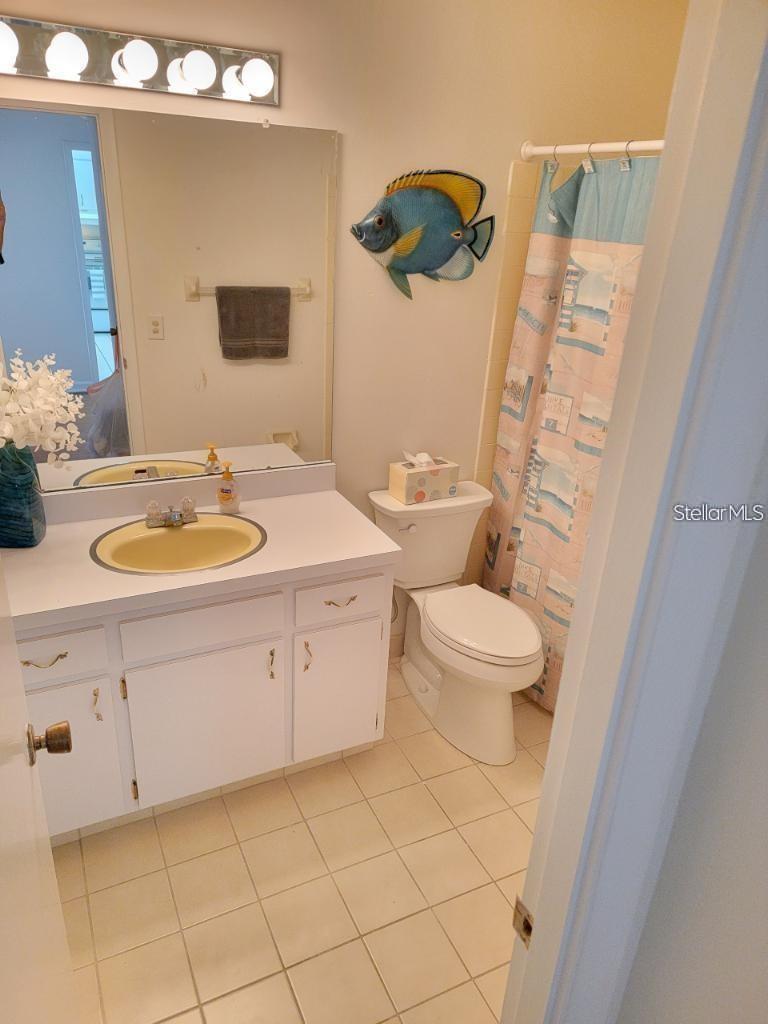 HARBOUR CLUB CONDO 2 - Residential