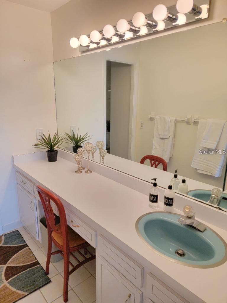 HARBOUR CLUB CONDO 2 - Residential