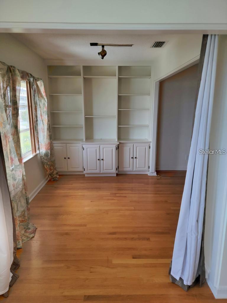 HARBOUR CLUB CONDO 2 - Residential