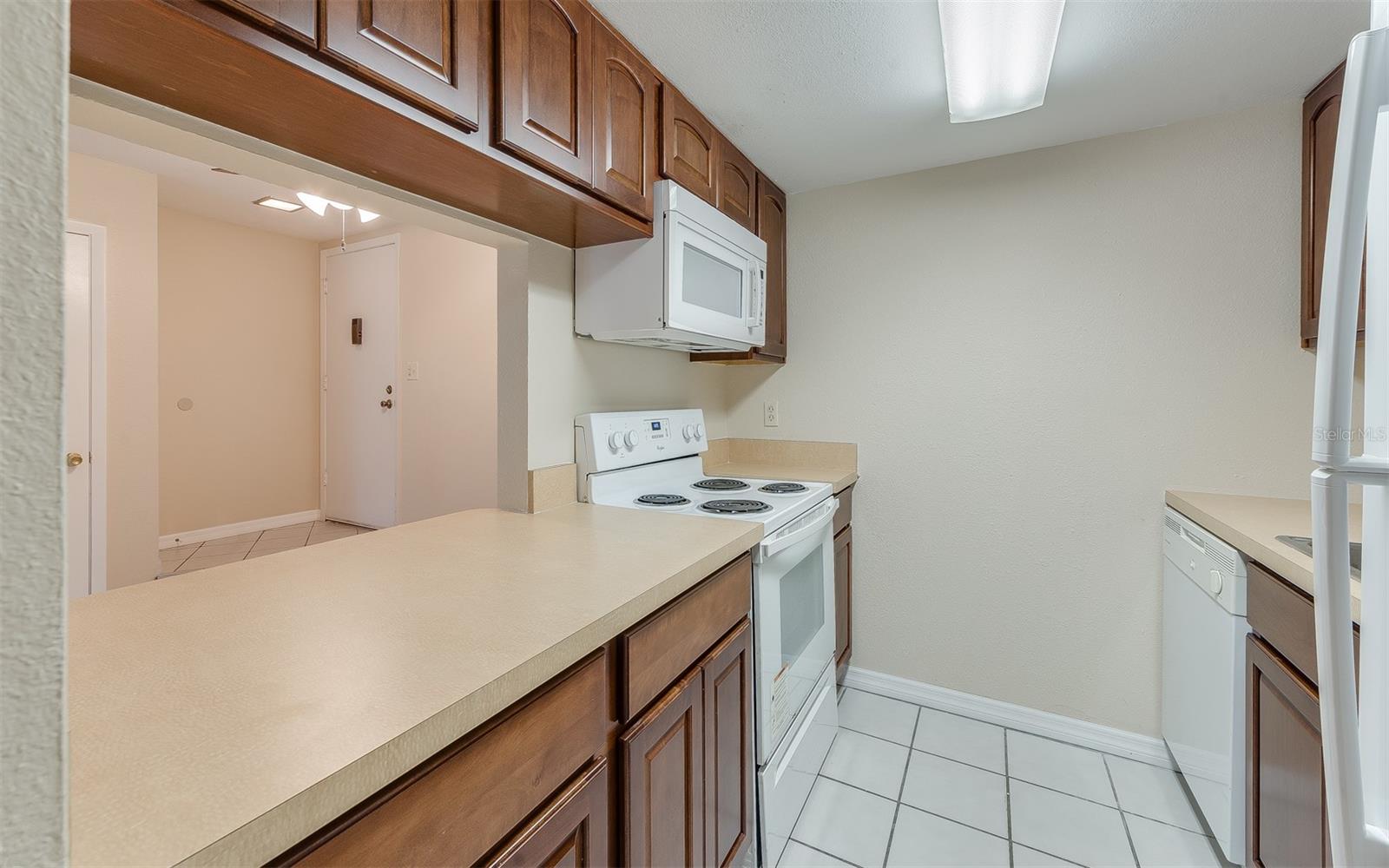 WIMBLEDON PARK CONDO 01 - Residential Lease