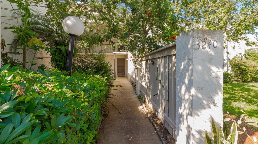 Photo of 3240 S Semoran Boulevard #12, Orlando, FL 32822 (MLS # O6370492)