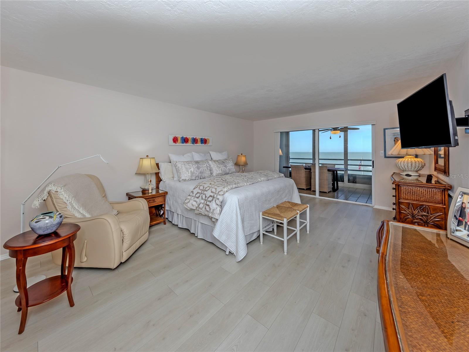 ISLAND SHORES - Residential