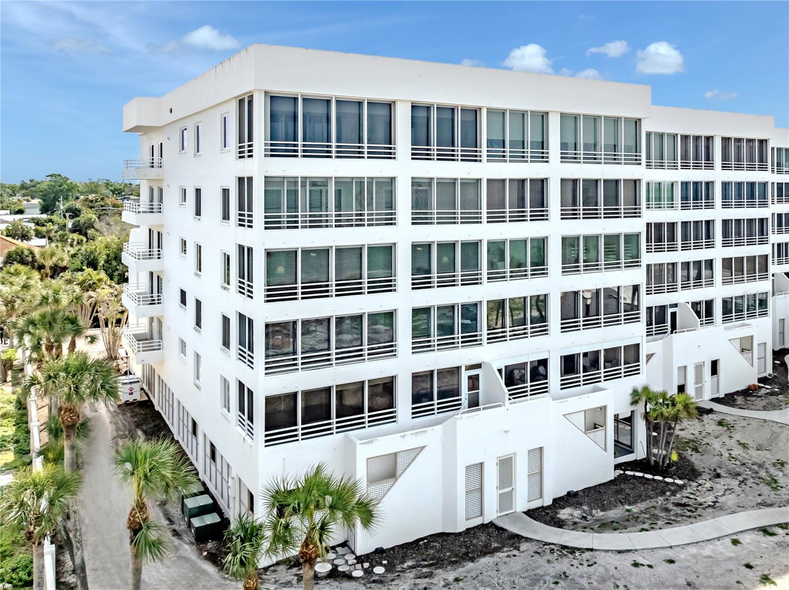 ISLAND SHORES - Residential