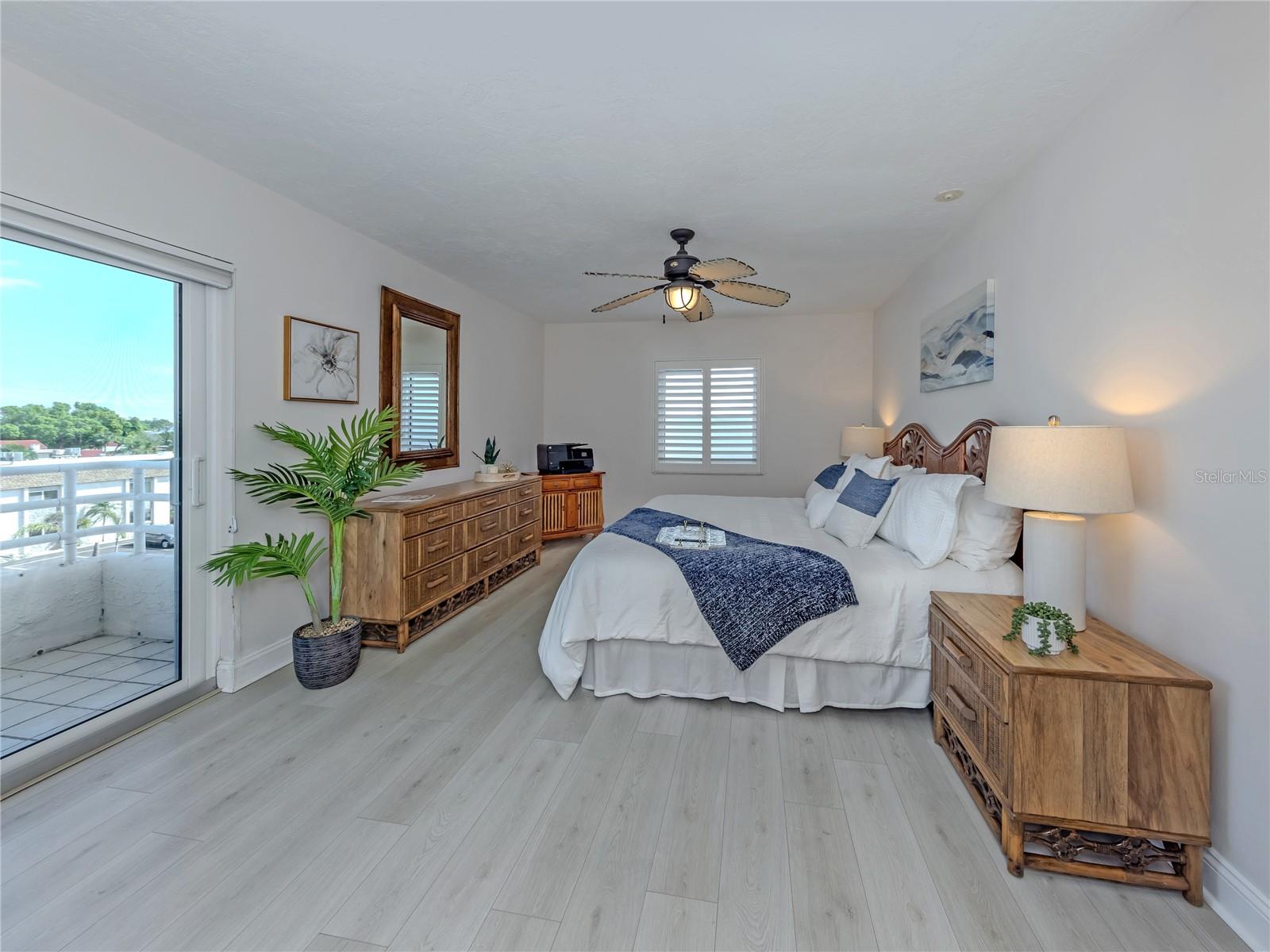 ISLAND SHORES - Residential