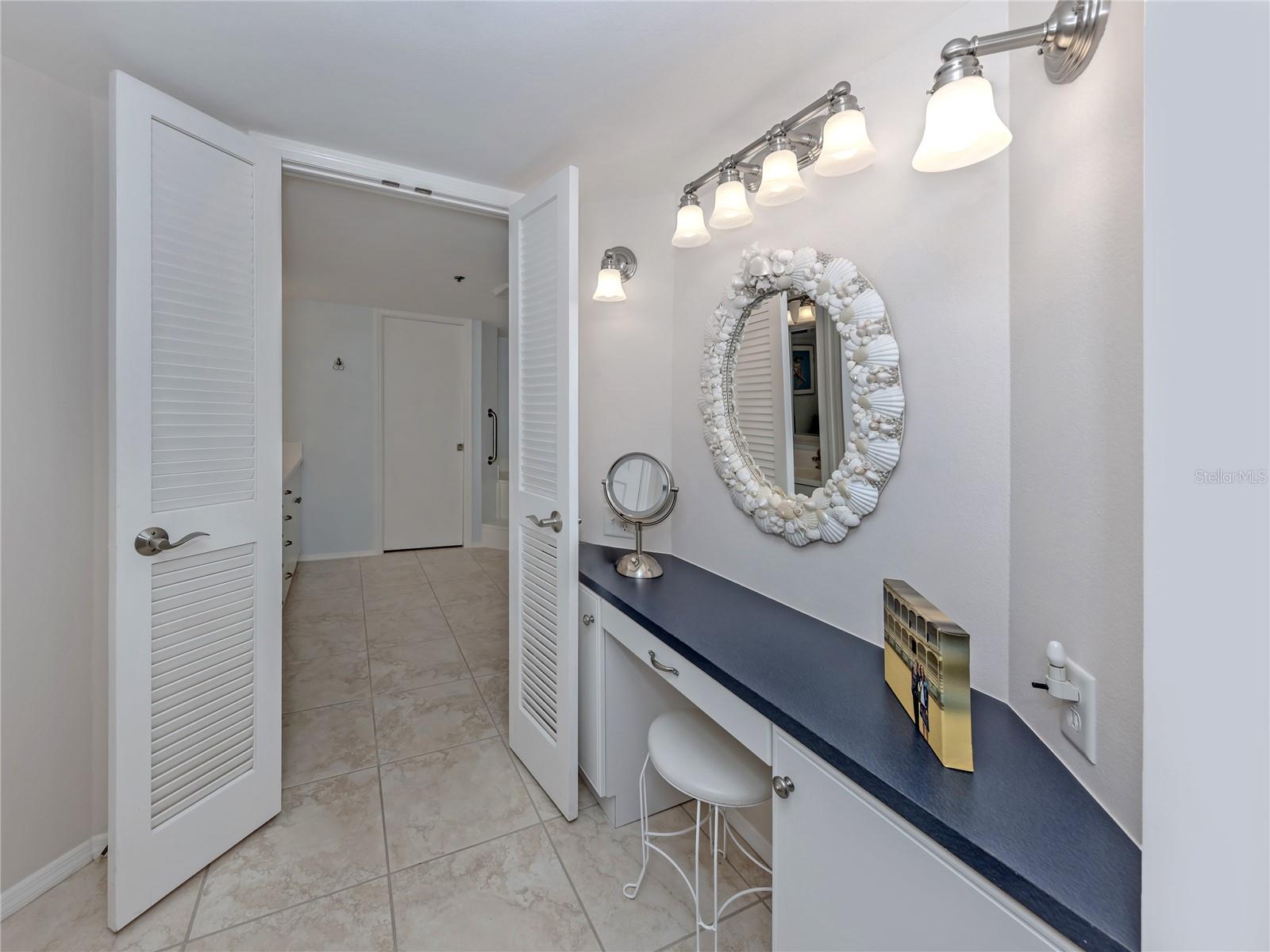 ISLAND SHORES - Residential