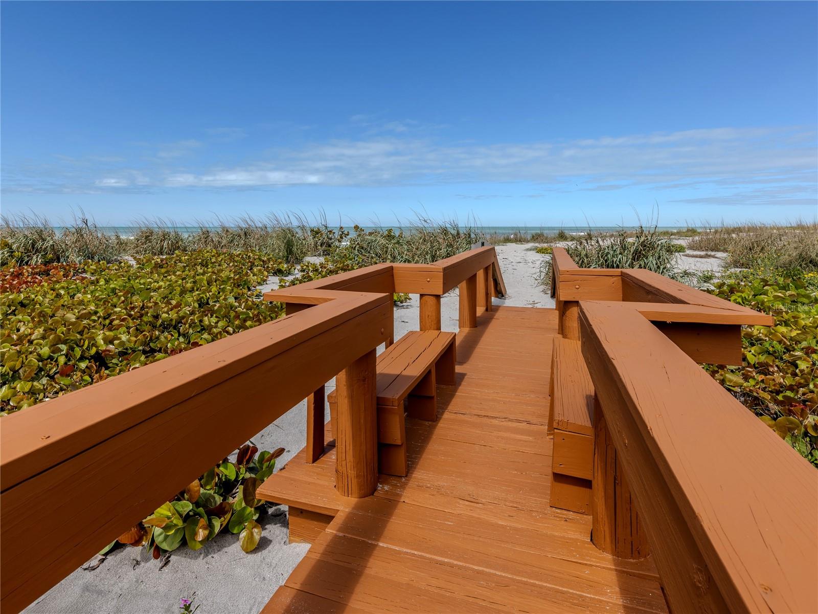 ISLAND SHORES - Residential