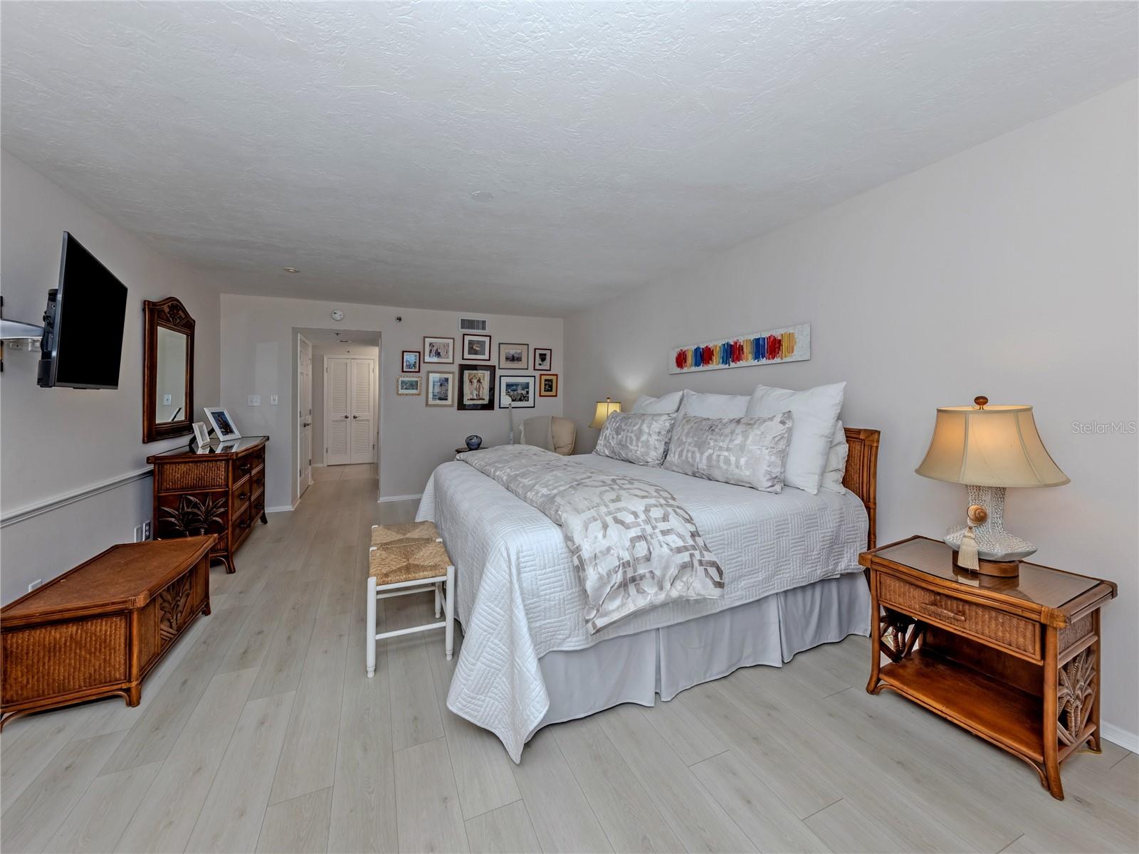 ISLAND SHORES - Residential