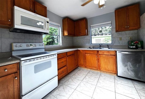 Tiny photo for 809 Oak Drive, Leesburg, FL 34748 (MLS # O6453005)