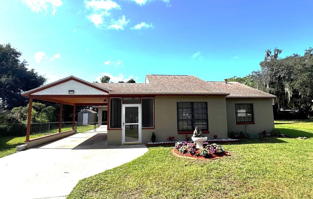 Photo of 809 Oak Drive, Leesburg, FL 34748 (MLS # O6453005)