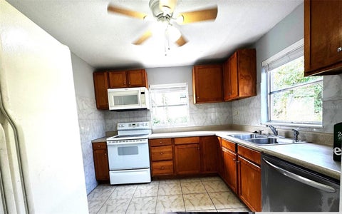Tiny photo for 809 Oak Drive, Leesburg, FL 34748 (MLS # O6453005)