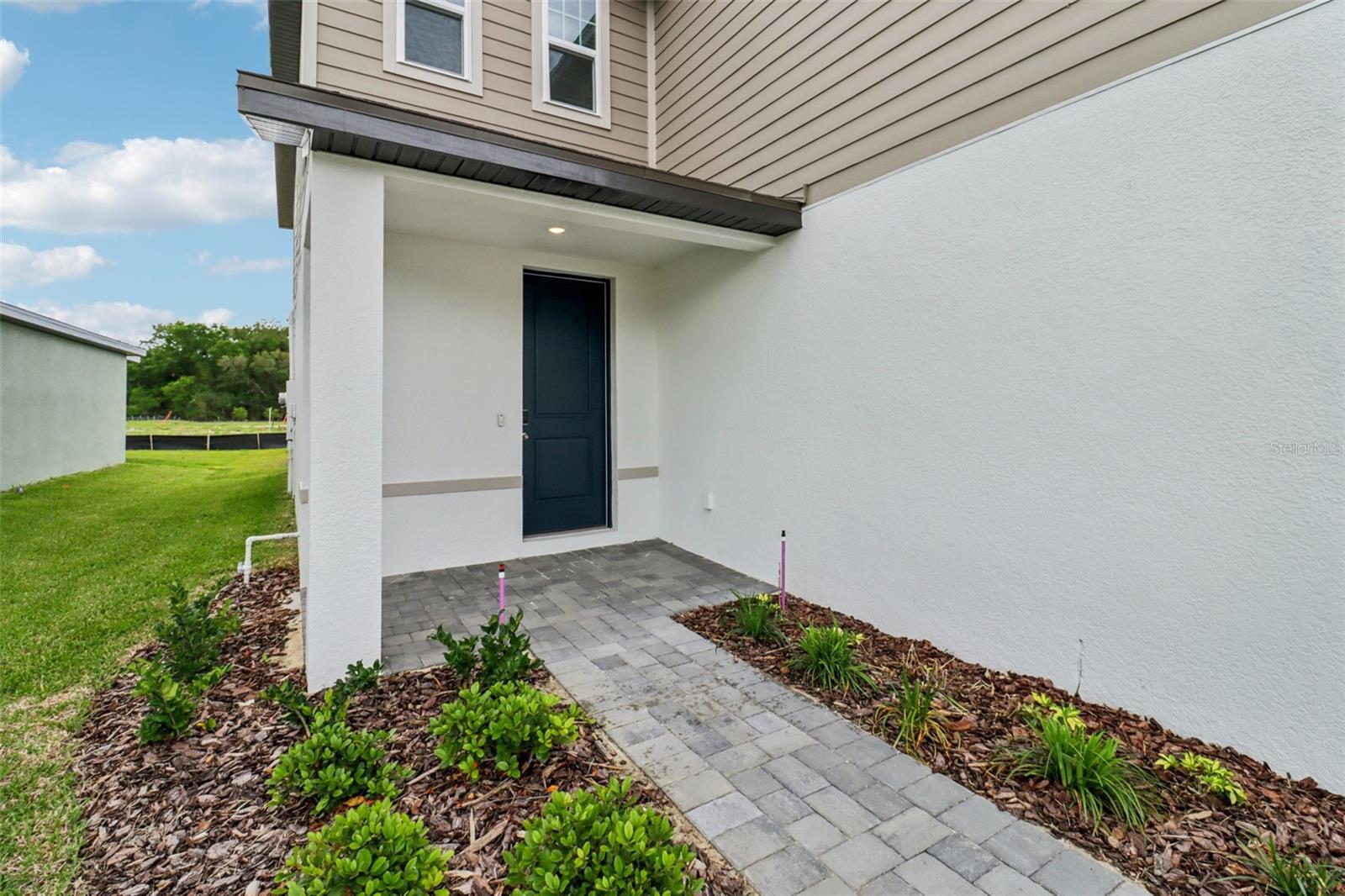 807 SUNSHOWER DRIVE