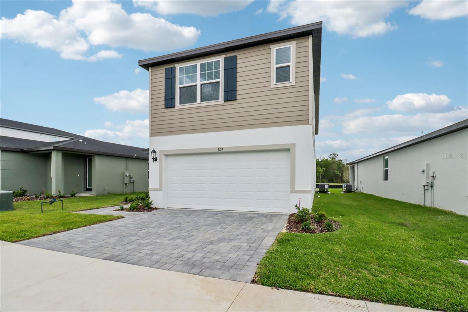 807 SUNSHOWER DRIVE