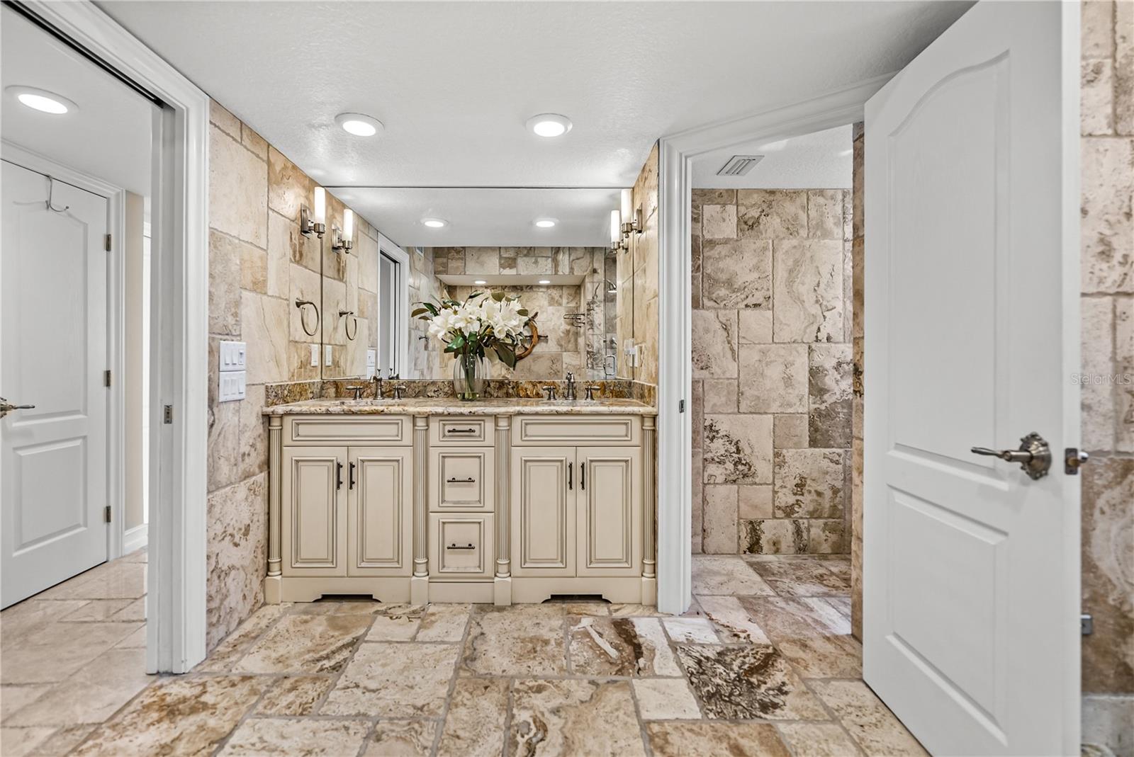 SEAMARK CONDO - Residential