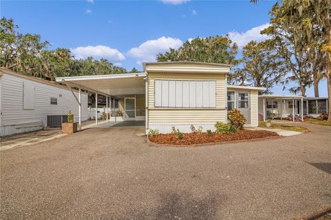 A home in TAVARES